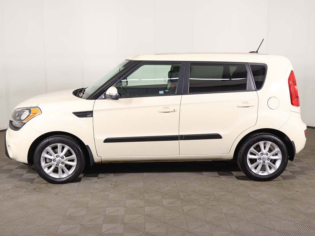 Used 2013 Kia Soul + FWD image 12