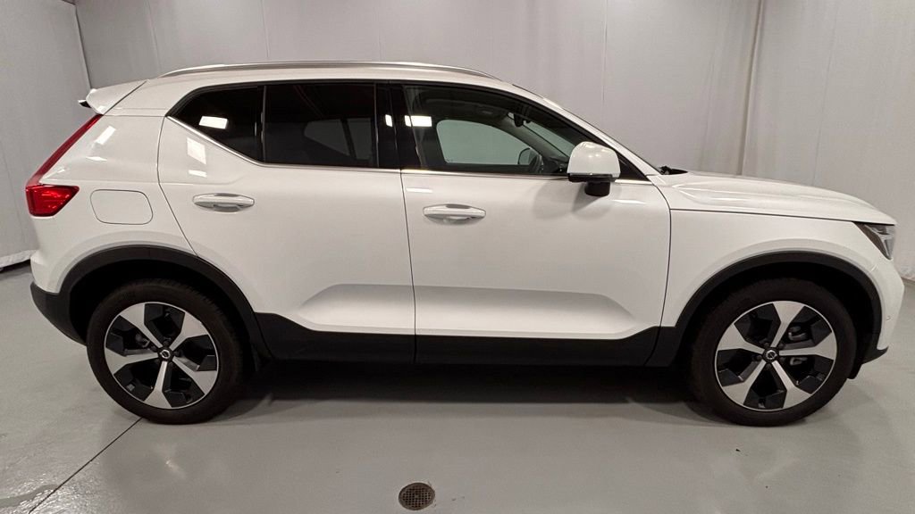 Certified 2023 Volvo XC40 B5 Plus w/ Driver Assist Package image 5