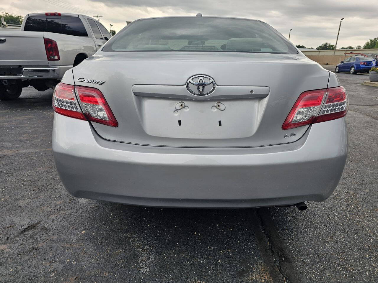 Used 2010 Toyota Camry LE FWD image 7