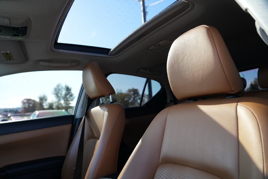 Used 2013 Lexus CT 200h w/ Premium Pkg w/Navigation FWD image 14