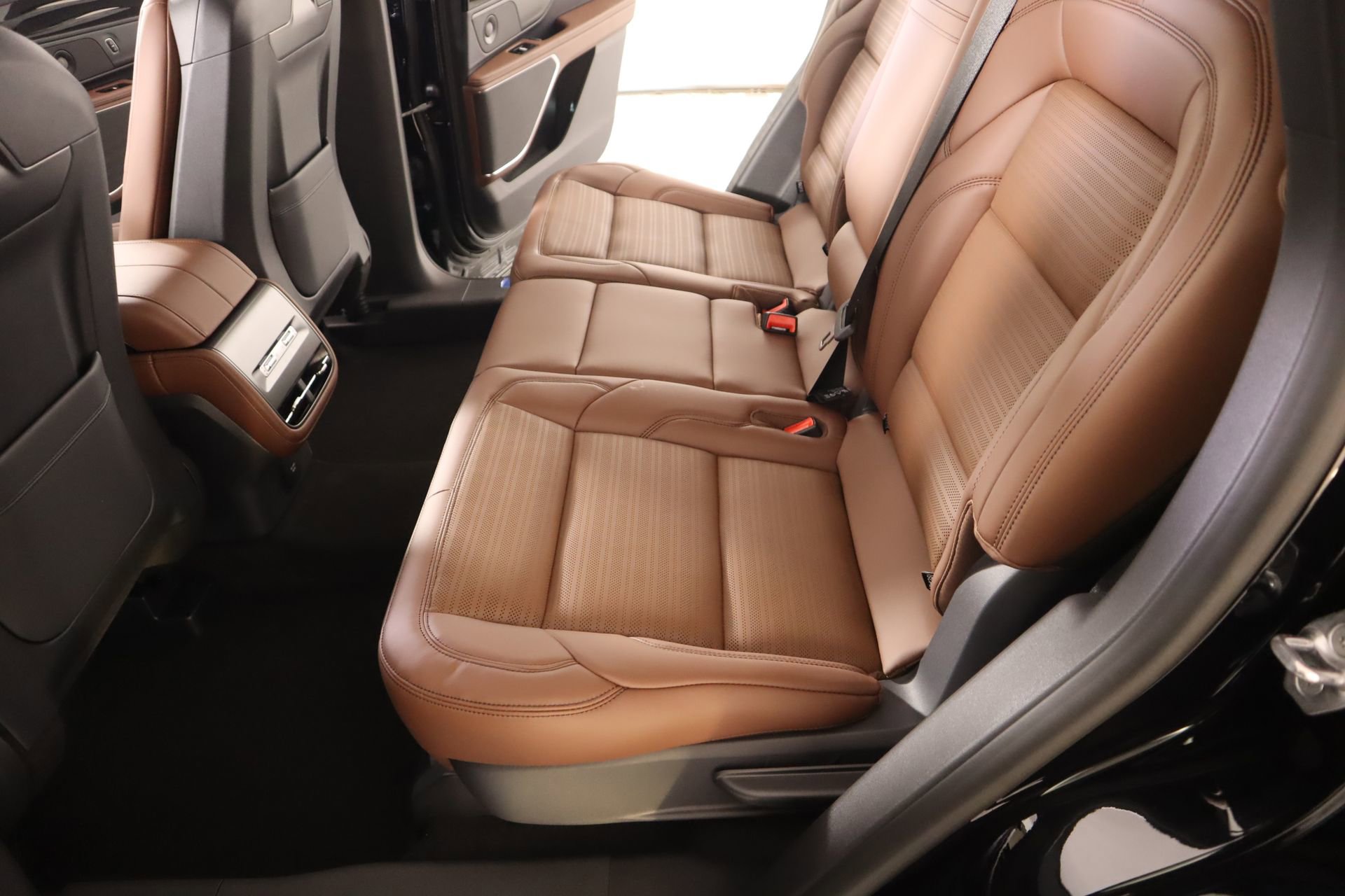 New 2026 Lincoln Nautilus Reserve w/ Jet Appearance Package AWD/4WD image 13