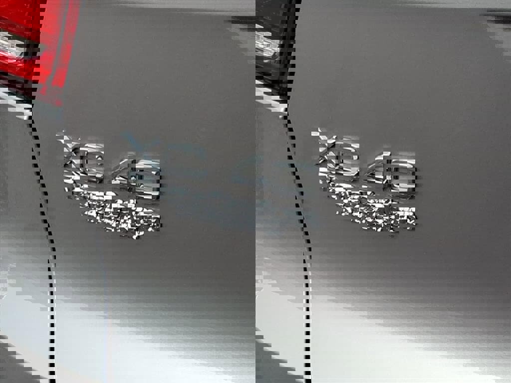 New 2026 Volvo XC40 B5 Ultra w/ Protection Package Premier image 5