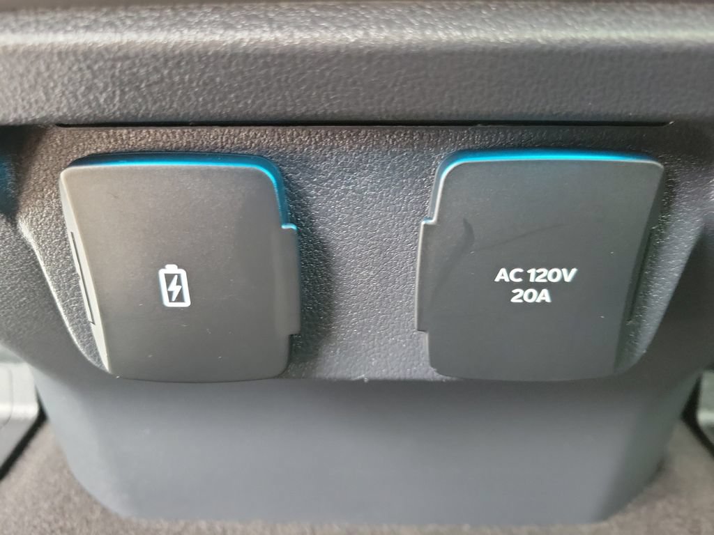 Used 2025 Ford F150 XLT w/ Equipment Group 303A High AWD/4WD image 18