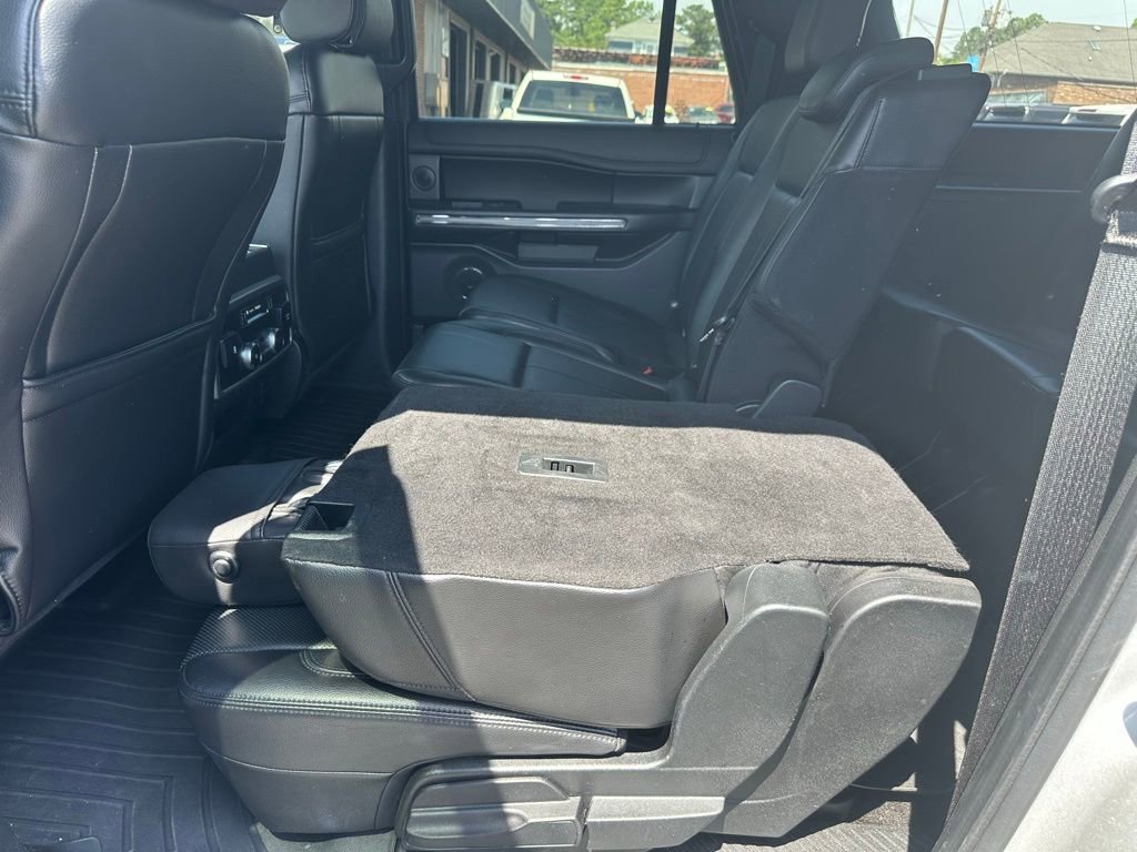 Used 2018 Ford Expedition Max XLT w/ Equipment Group 202A AWD/4WD image 18
