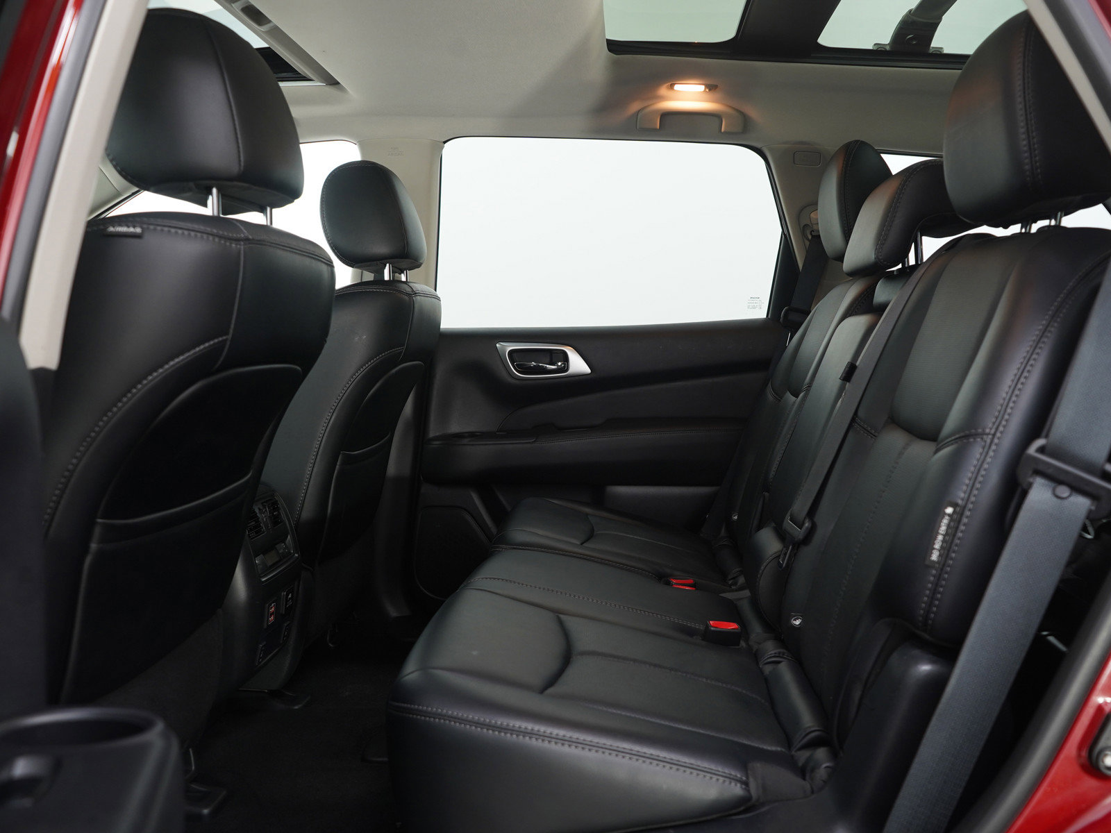 Used 2018 Nissan Pathfinder Platinum image 19