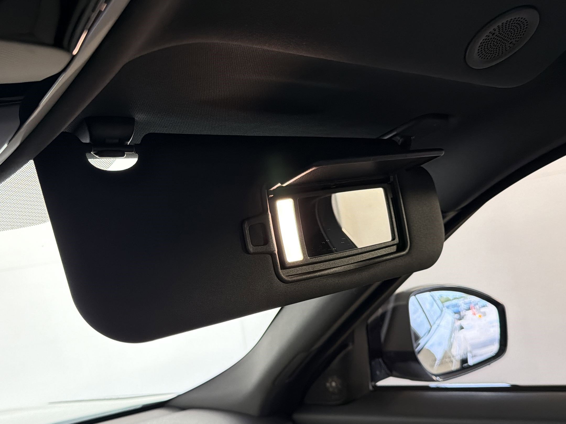 Used 2022 Land Rover Range Rover Velar R-Dynamic S image 26