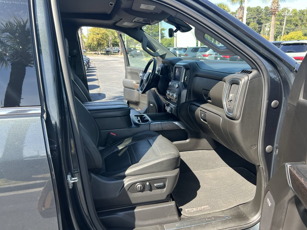 Used 2023 GMC Sierra 2500 Denali w/ Denali Ultimate Package AWD/4WD image 35