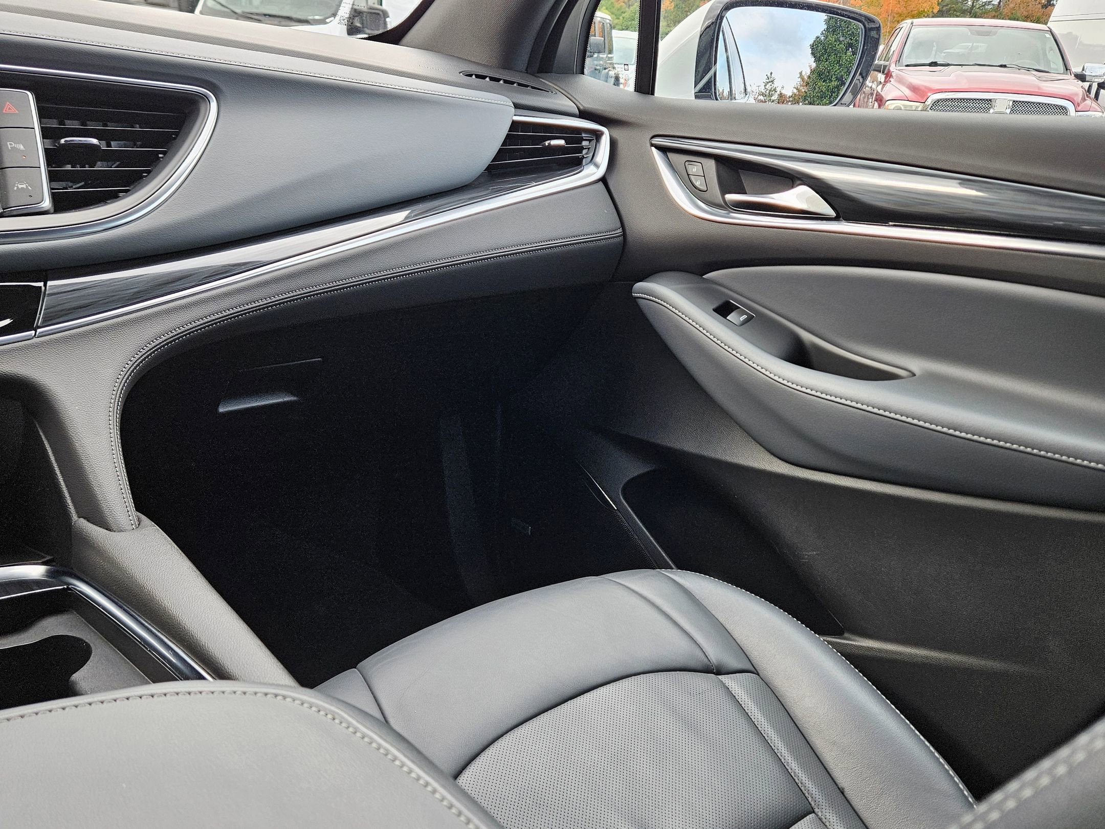 Used 2024 Buick Enclave Premium image 11