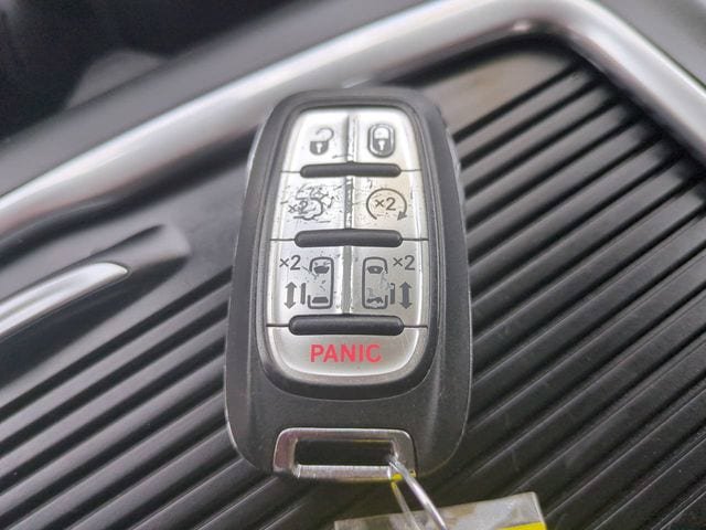 Used 2024 Chrysler Pacifica Touring-L FWD image 28