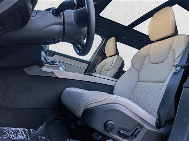 New 2026 Volvo XC90 T8 Plus w/ Protection Package Premier image 4