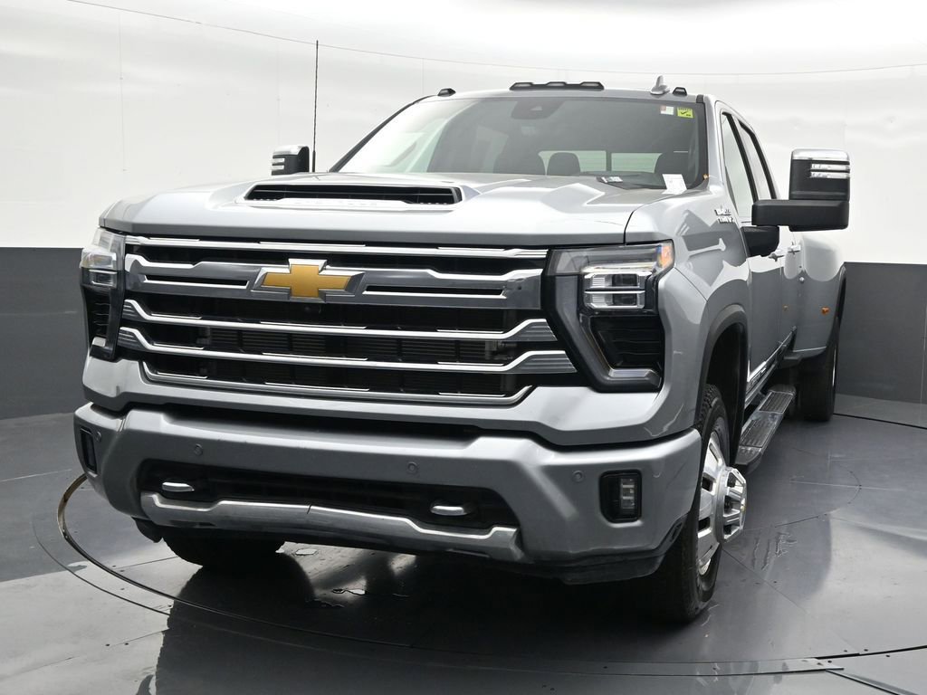 Used 2025 Chevrolet Silverado 3500 High Country w/ High Country Premium Package image 9