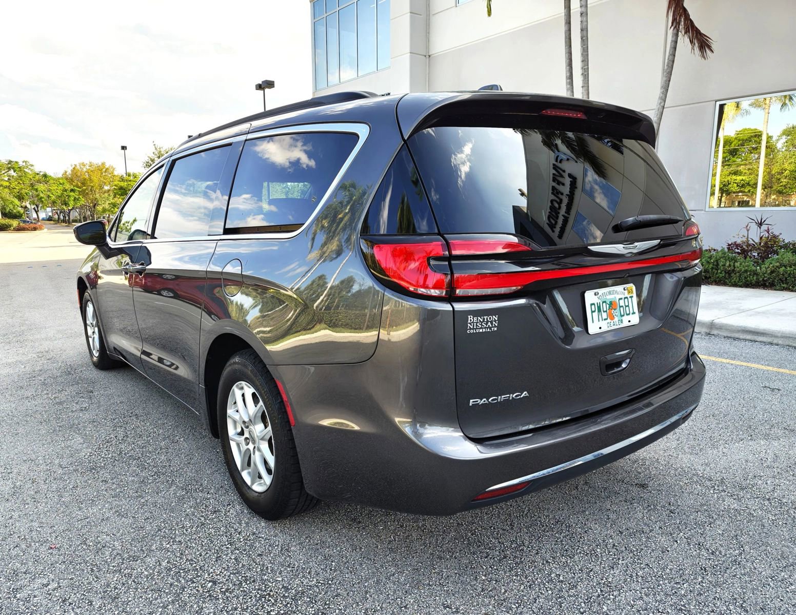 Used 2022 Chrysler Pacifica Touring-L FWD image 9