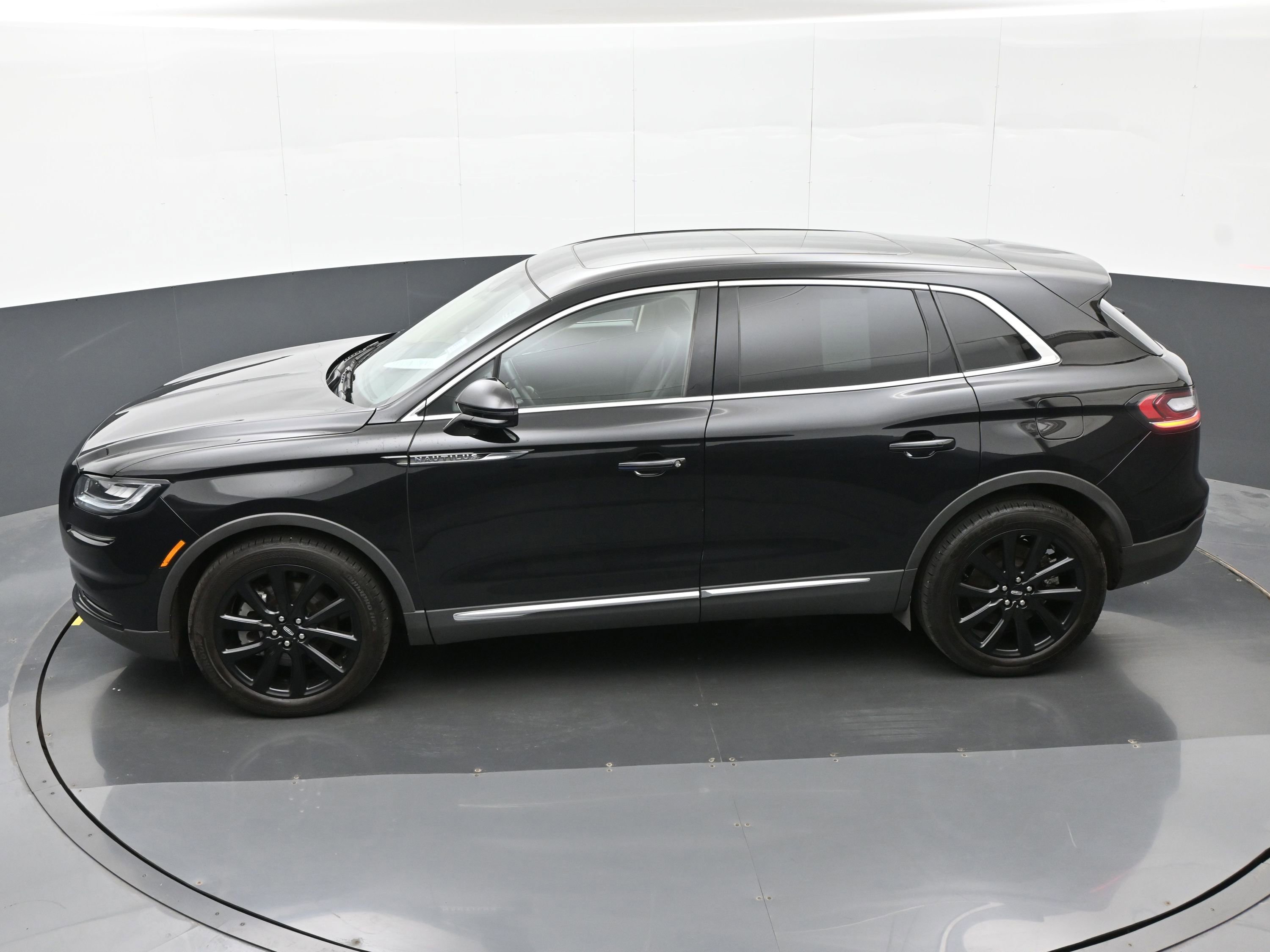 Used 2022 Lincoln Nautilus Reserve w/ Monochromatic Package AWD/4WD image 37