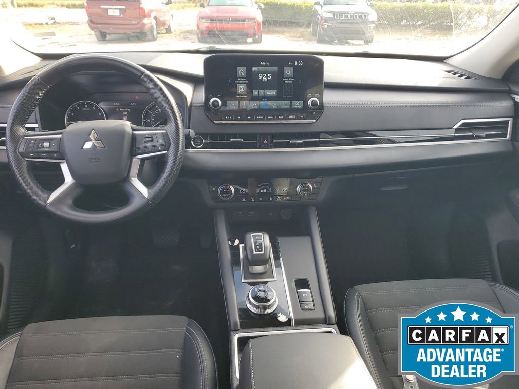 Used 2024 Mitsubishi Outlander SE image 25