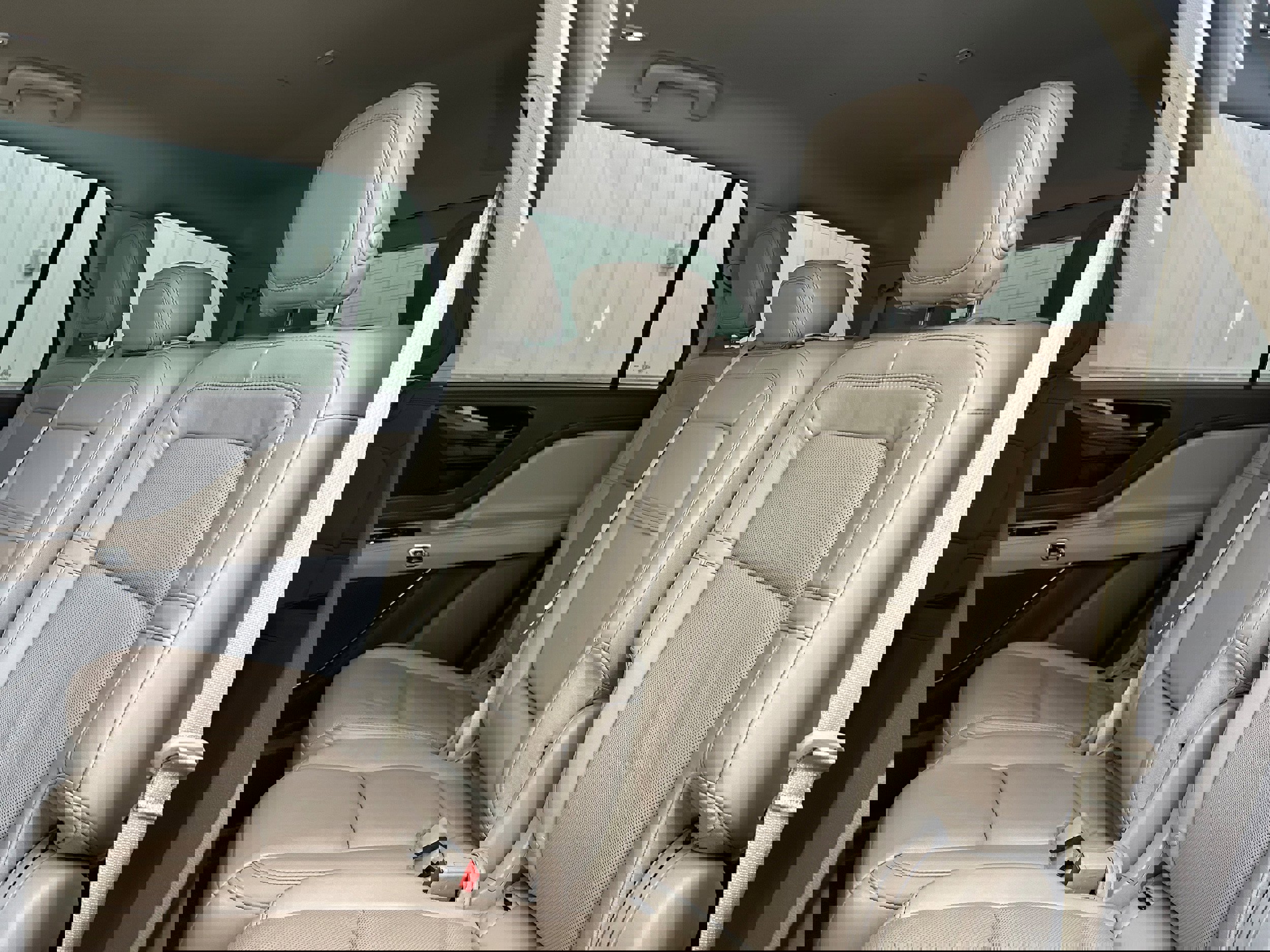 Used 2020 Lincoln Aviator Reserve w/ Class IV Trailer Tow Package image 26