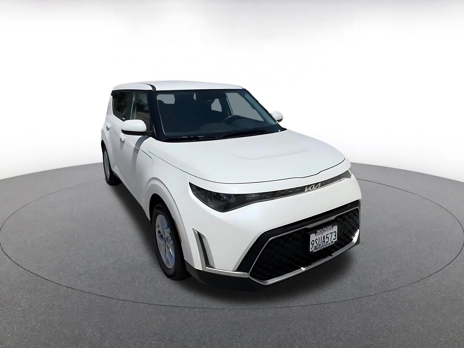 Used 2025 Kia Soul LX w/ LX Technology Package FWD image 3