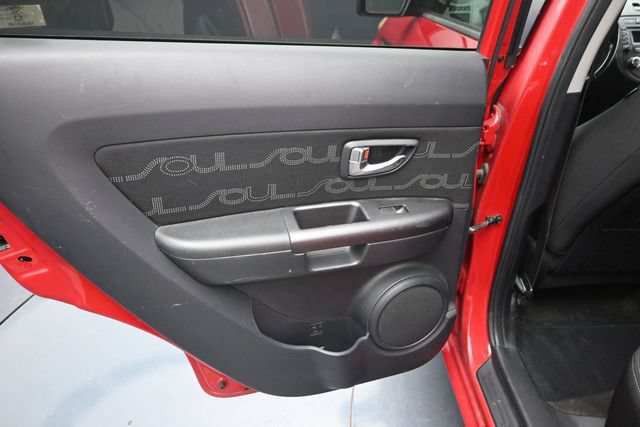 Used 2013 Kia Soul + FWD image 30