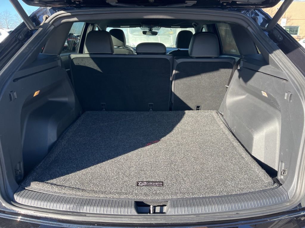 Used 2020 Volkswagen Atlas Cross Sport SE w/ Towing Package image 13