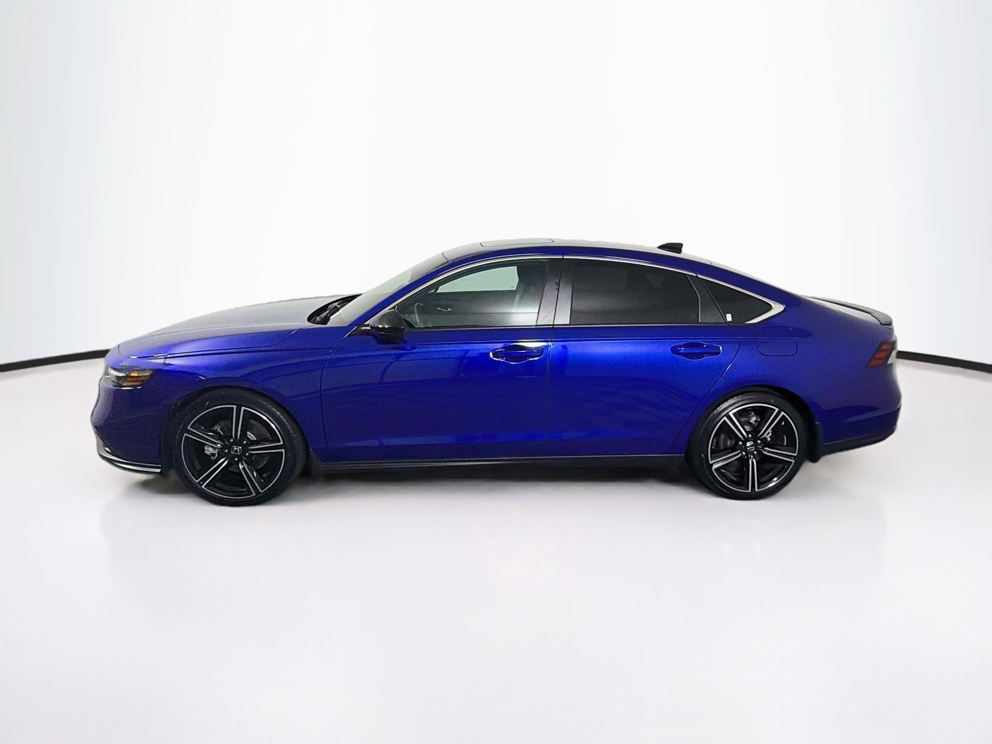 Used 2025 Honda Accord Sport image 4