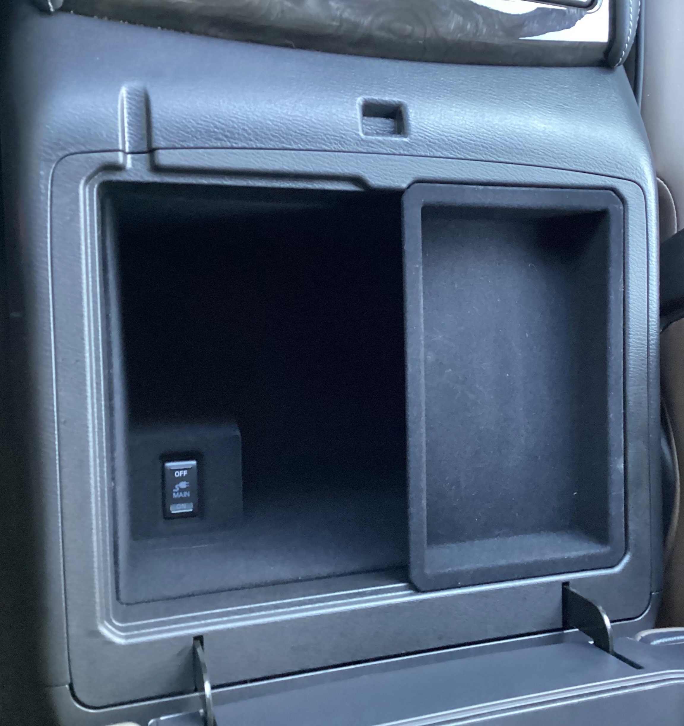 Used 2024 Nissan Armada Platinum w/ Captain's Chairs Package image 45