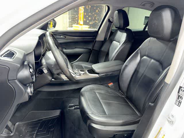 Used 2020 Alfa Romeo Stelvio Ti w/ Active Blind Spot Package AWD/4WD image 15