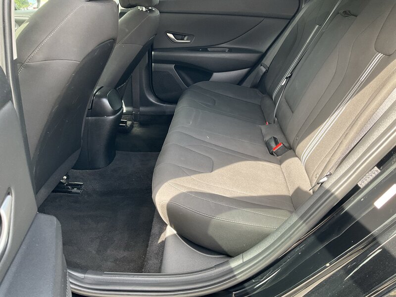 Used 2021 Hyundai Elantra SEL w/ Convenience + Premium Package FWD image 15