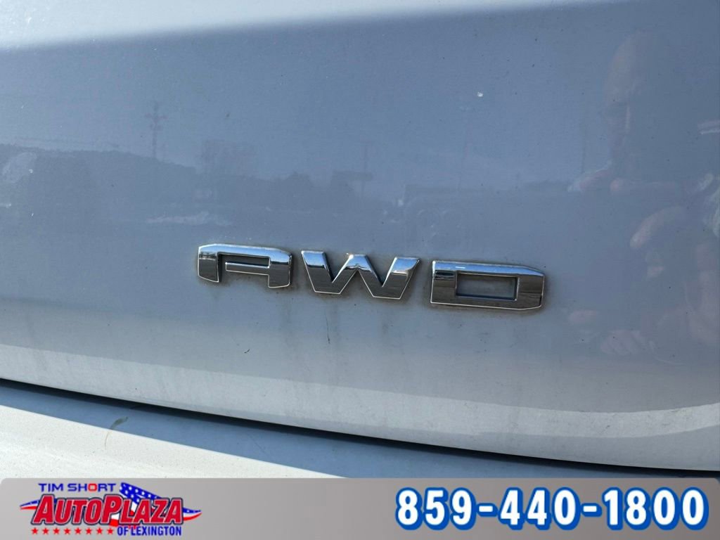 Used 2023 GMC Terrain SLE w/ Driver Convenience Package image 17