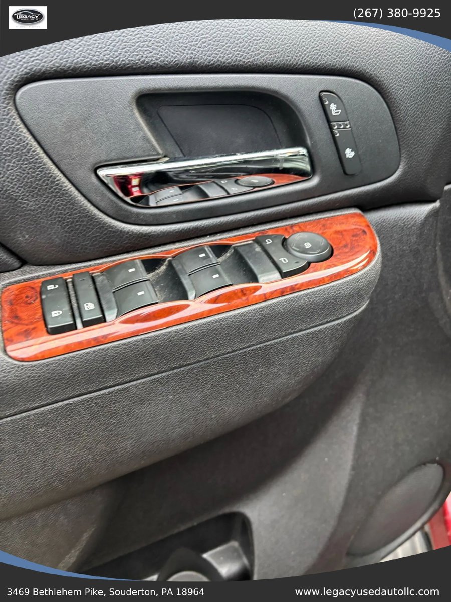 Used 2013 Chevrolet Suburban LT image 31