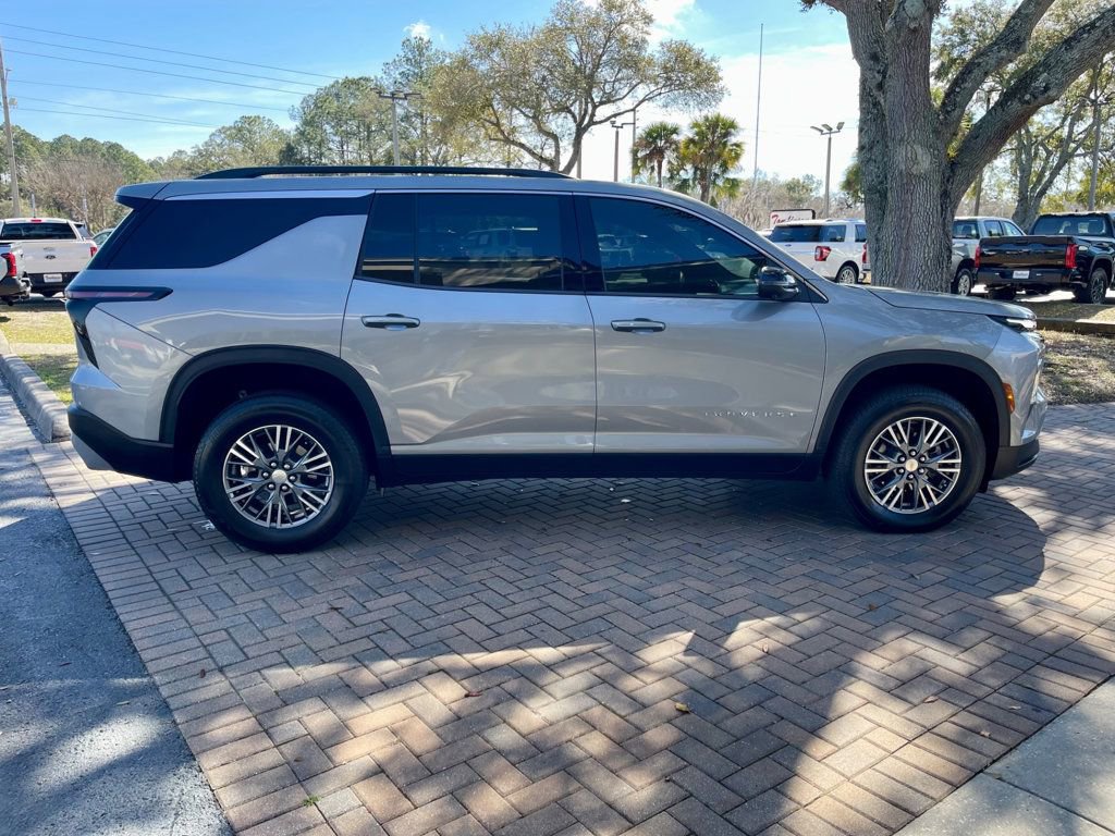 Used 2024 Chevrolet Traverse LT image 7