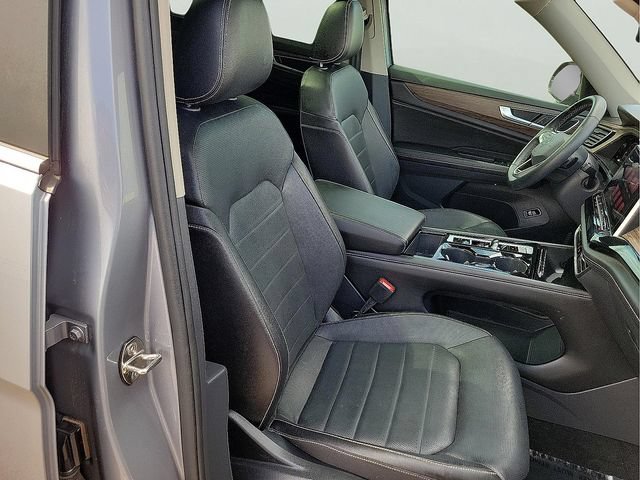 Used 2024 Volkswagen Atlas SEL AWD/4WD image 18