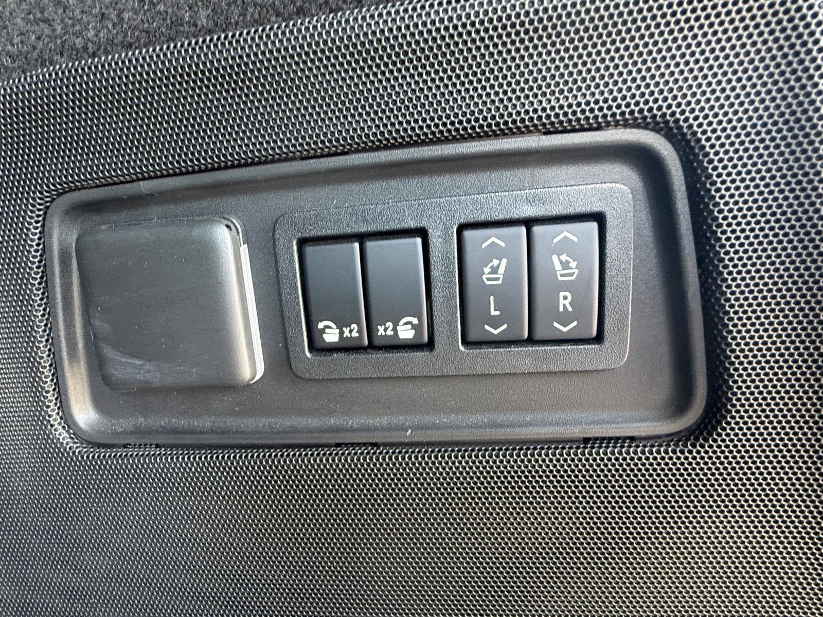 Used 2021 Cadillac Escalade ESV Sport w/ Driver Assist Tech Package AWD/4WD image 32