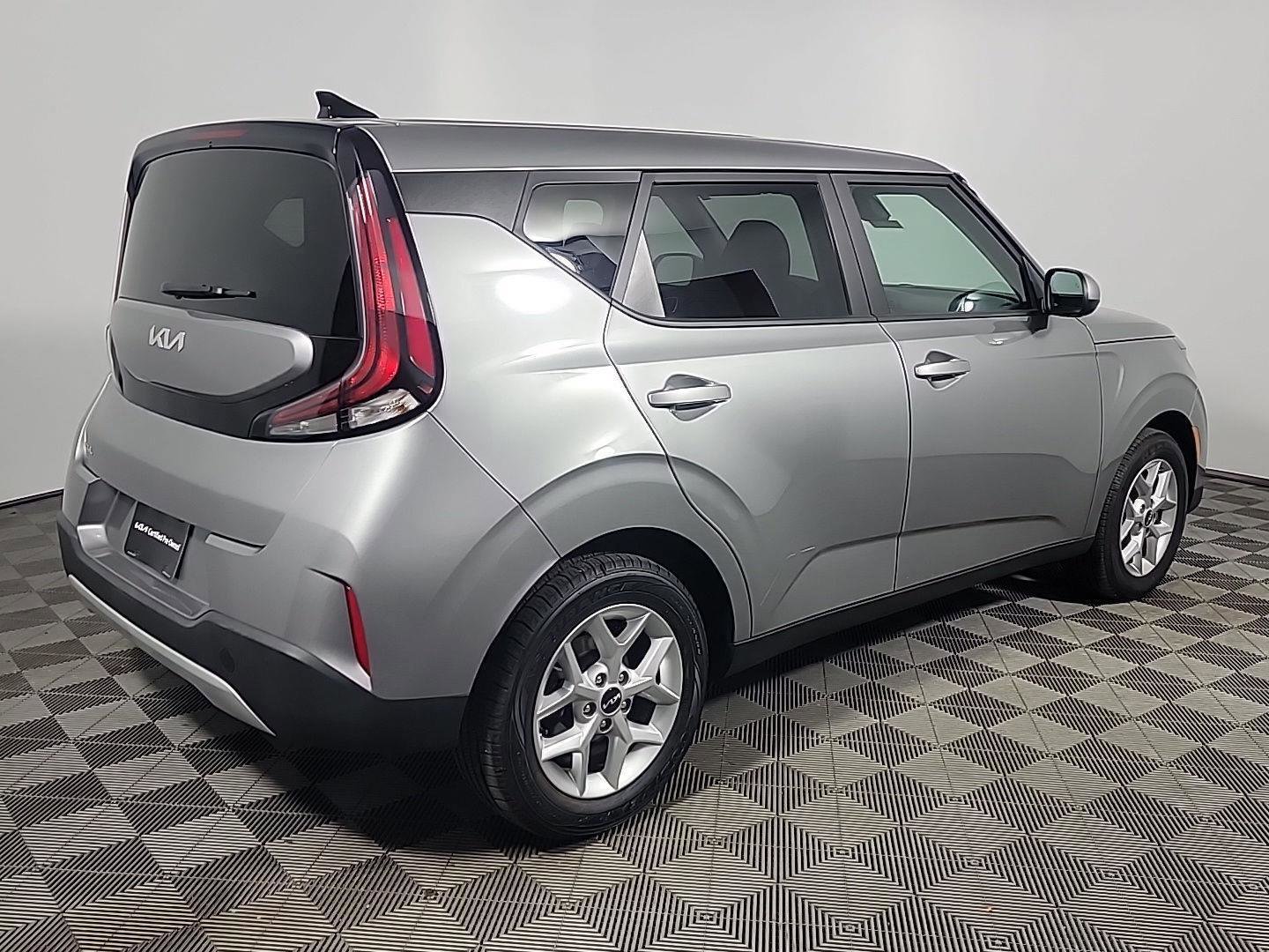 Used 2023 Kia Soul LX w/ LX Technology Package image 4