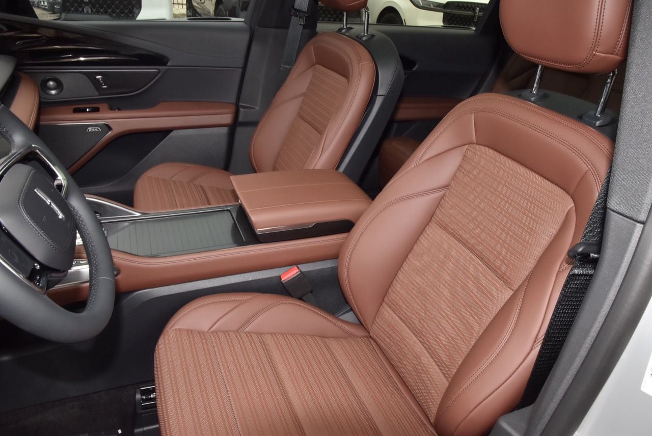 New 2026 Lincoln Nautilus Reserve w/ Jet Appearance Package AWD/4WD image 40