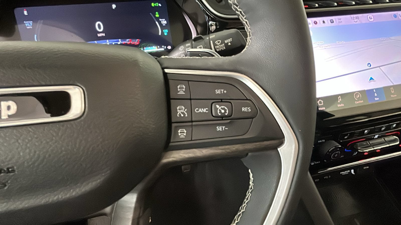 Used 2023 Jeep Grand Cherokee 4WD 4xe w/ Luxury Tech Group II image 21