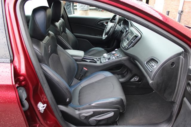 Used 2015 Chrysler 200 S FWD image 37
