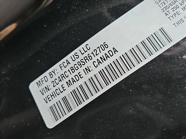 Used 2025 Chrysler Pacifica Select FWD image 16