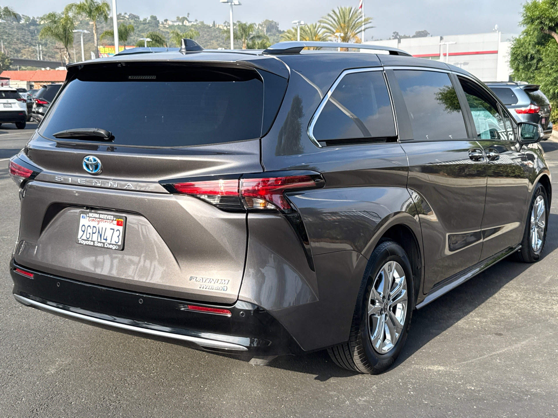 Used 2023 Toyota Sienna Platinum FWD image 12
