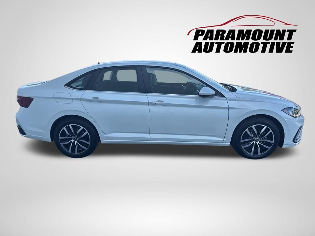 Used 2025 Volkswagen Jetta SE FWD image 8