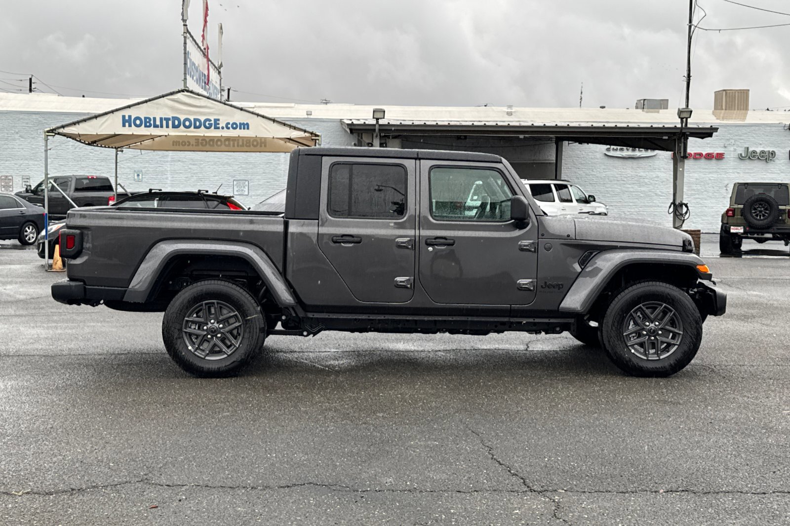 New 2025 Jeep Gladiator Sport image 2