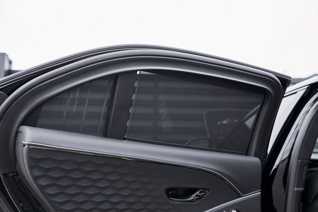 Used 2025 Bentley Flying Spur Plug-In Hybrid image 52