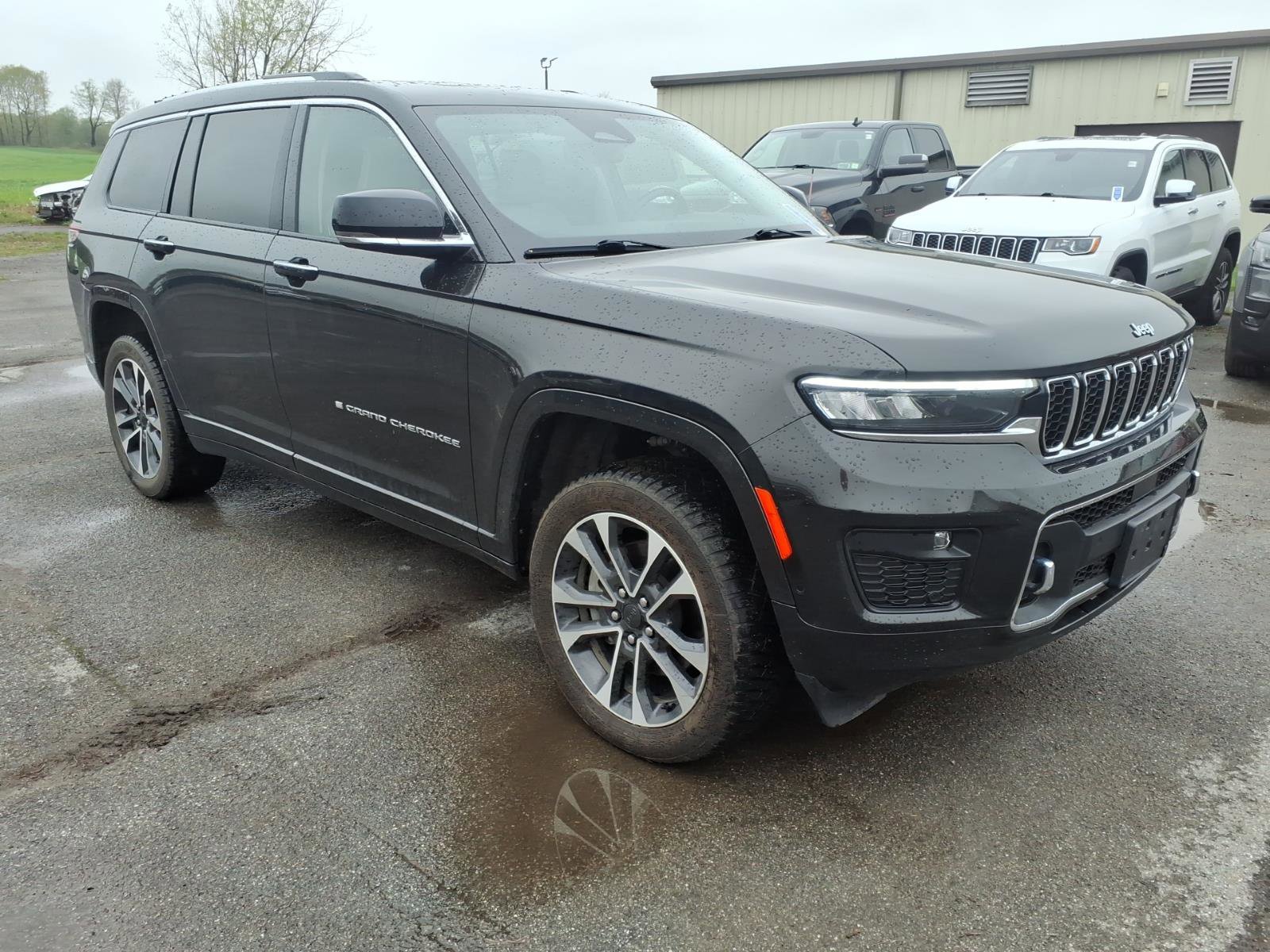 Used 2022 Jeep Grand Cherokee L Overland w/ Luxury Tech Group IV AWD/4WD image 3