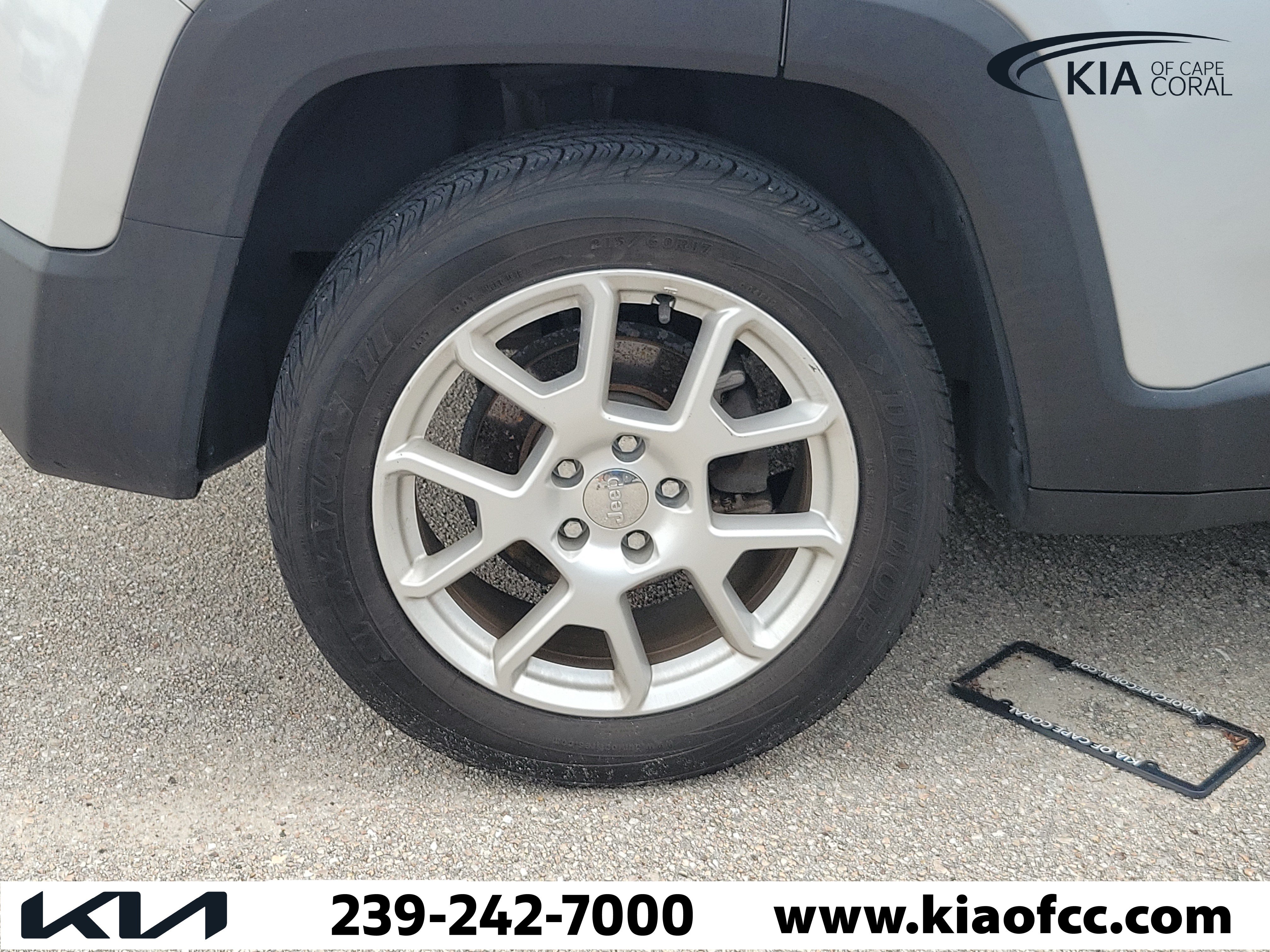 Used 2020 Jeep Renegade Latitude FWD image 7