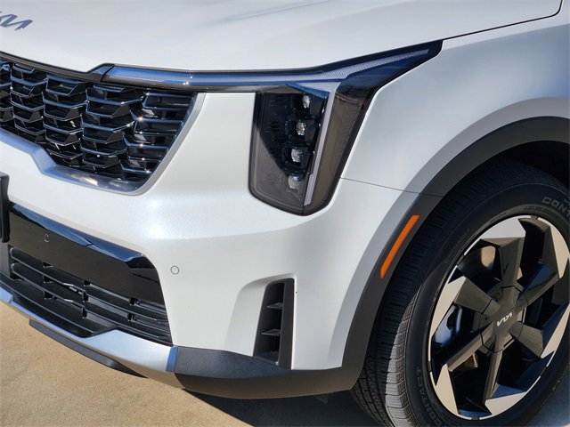 Certified 2025 Kia Sorento EX image 9