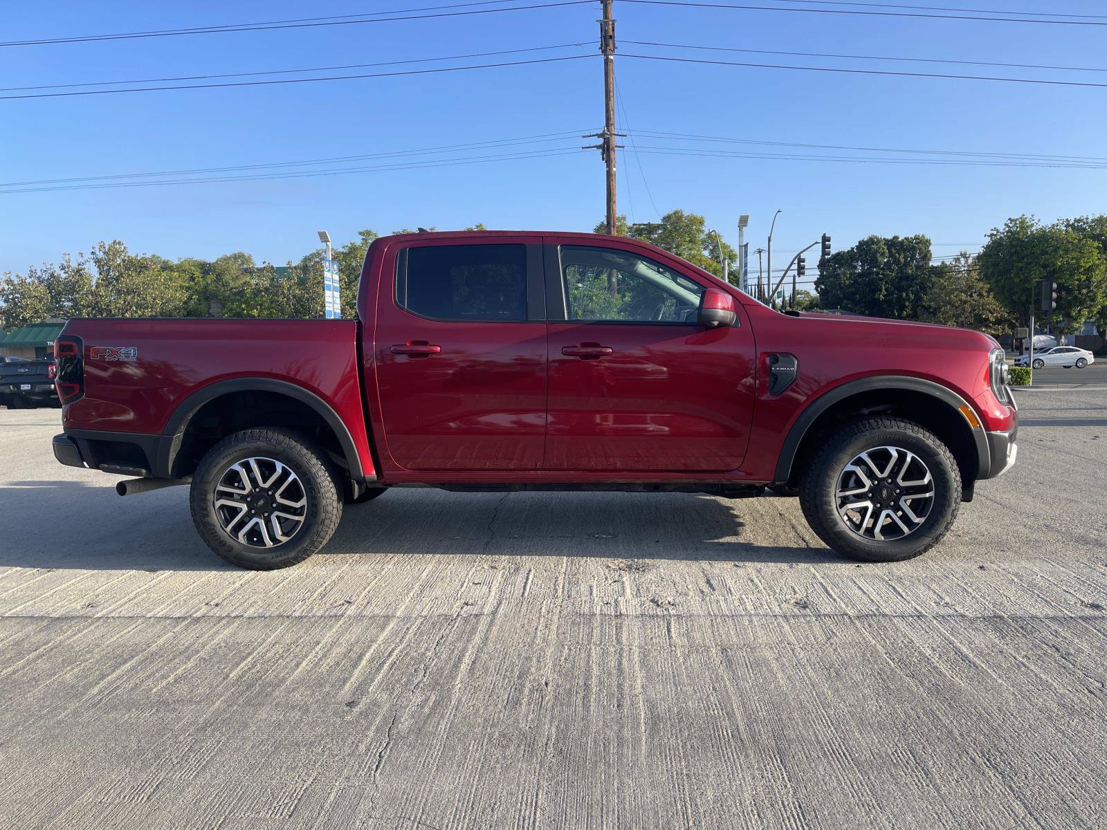 Used 2026 Ford Ranger Lariat w/ FX4 Off-Road Package AWD/4WD image 2