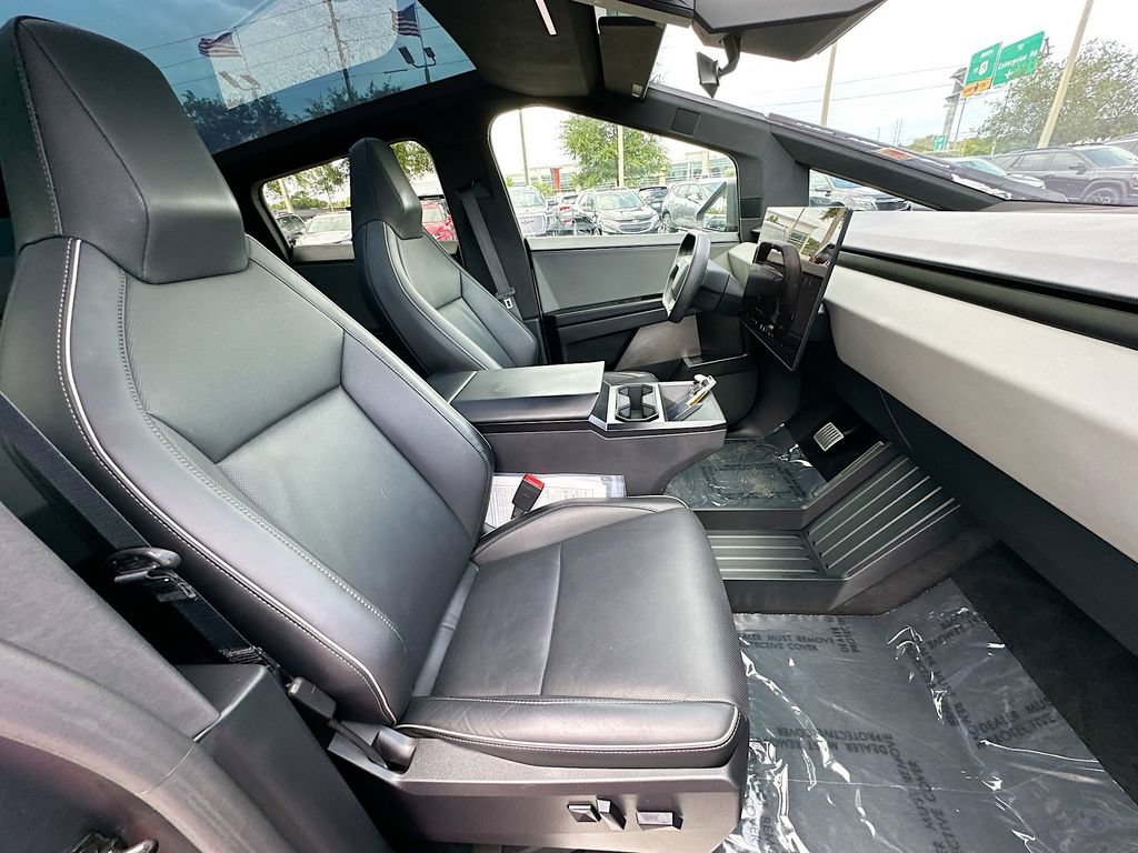 Used 2024 Tesla Cybertruck AWD Crew Cab image 24
