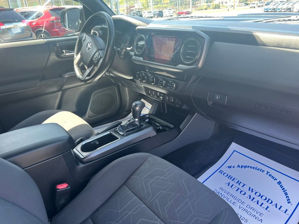 Used 2018 Toyota Tacoma TRD Sport w/ Technology Package image 12