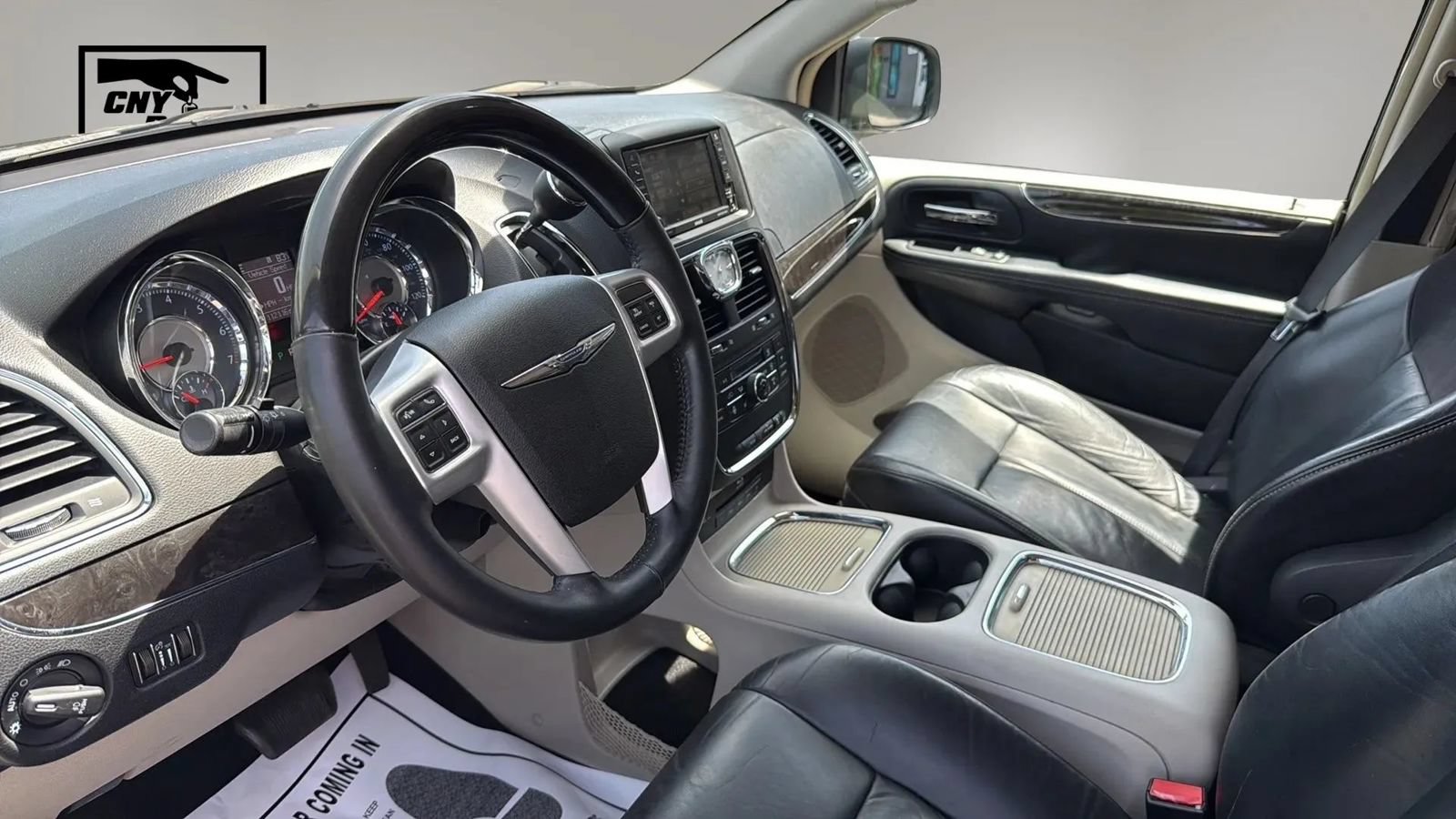 Used 2016 Chrysler Town & Country Limited Platinum FWD image 12
