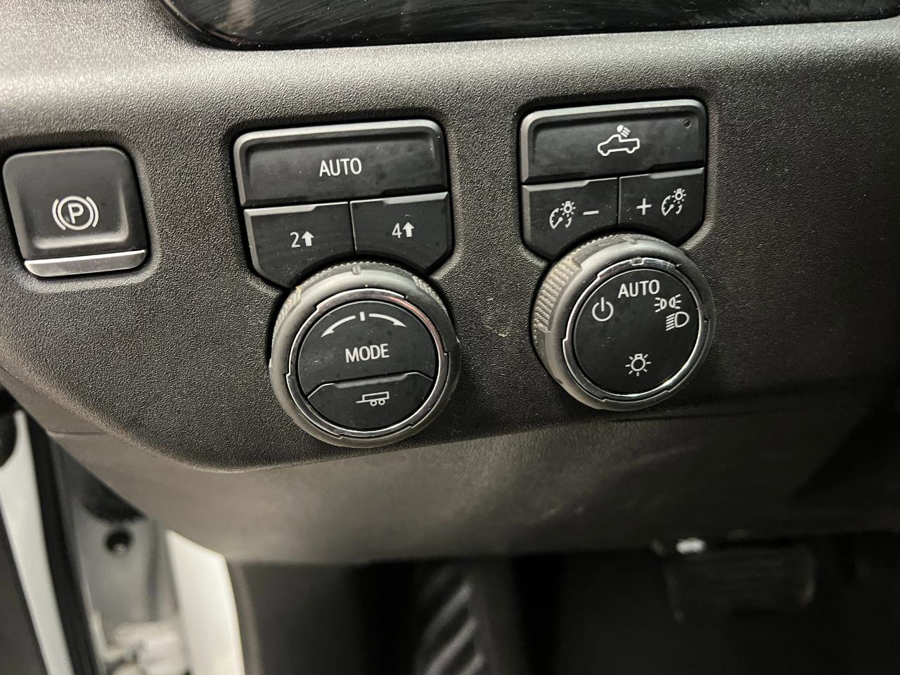 Used 2025 Chevrolet Silverado 1500 LT image 34