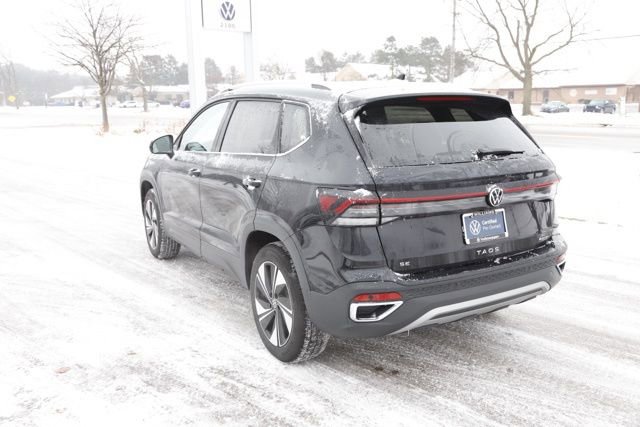 Used 2025 Volkswagen Taos SE w/ Panoramic Sunroof Package image 6