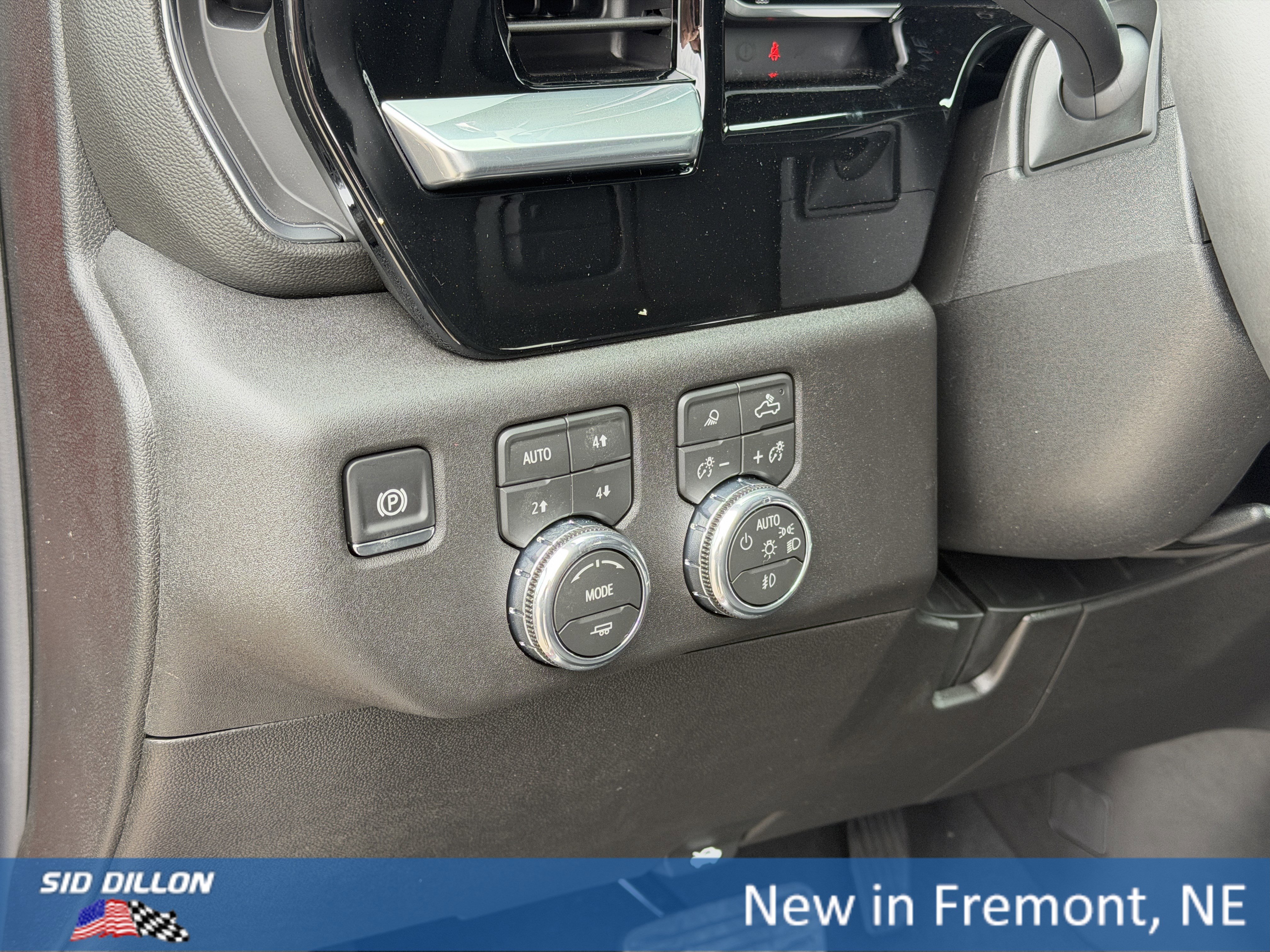 New 2026 GMC Sierra 2500 SLT w/ SLT Premium Package AWD/4WD image 13